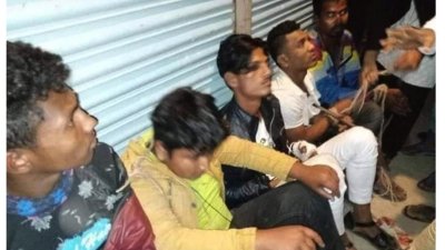 আটক পাঁচ জন