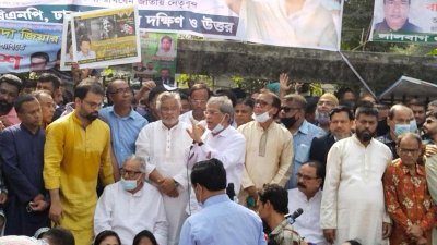 সমাবেশে কথা বলছেন মির্জা ফখরুল ইসলাম আলমগীর