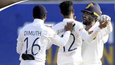 বোলিংয়ে দুর্দান্ত দিন পার করেছে শ্রীলঙ্কা