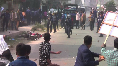 নাটোরে পুলিশের সঙ্গে বিএনপির নেতাকর্মীদের সংঘর্ষ