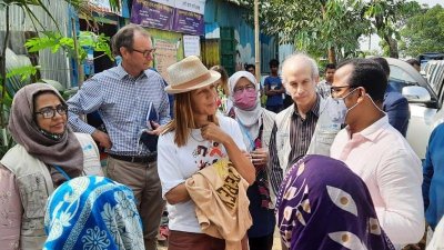 সুনামগঞ্জের শান্তিগঞ্জে মঙ্গলবার আনন্দ ধারা প্রাক-প্রাথমিক বিদ্যালয় পরিদর্শনে হেলেন গ্রান্ট