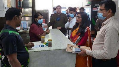 টাঙ্গাইলের হোটেলে ভ্রাম্যমাণ আদালতের অভিযান
