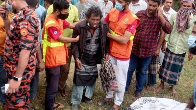 লাশ দেখে কামালের বাবা কাউসার আলীর আহাজারি