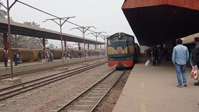 ট্রেনের ধাক্কায় আহত পুলিশের এএসআই শাহজাহান আলী