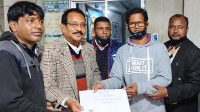 নৌকার প্রার্থিতা ফিরে পেয়েছেন চেয়ারম্যান পদে নৌকা প্রতীকের প্রার্থী অখিল চন্দ্র রায়