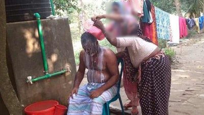 নবনির্বাচিত চেয়ারম্যান সুহাসকে দুধ দিয়ে গোসল করানো হচ্ছে