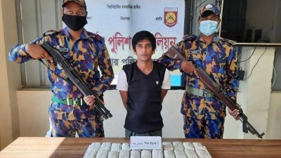 ৭০ হাজার ইয়াবাসহ রোহিঙ্গা যুবক আটক