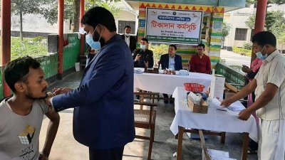 নীলফামারী জেলা কারাগারে বুধবার ৩২৮ কয়দি করোনার টিকা পেয়েছেন