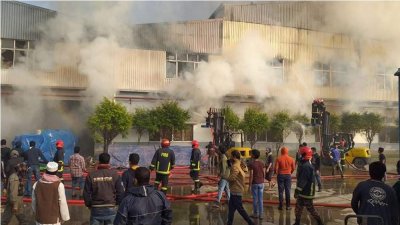 আগুন নিয়ন্ত্রণে কাজ করে ফায়ার সার্ভিসের নয়টি ইউনিট