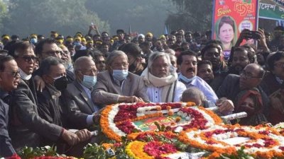 জাতীয় স্মৃতিসৌধে বিএনপির শ্রদ্ধা নিবেদন