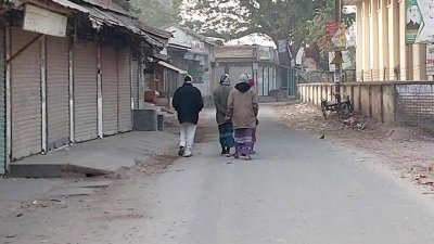 শীতে ঠান্ডাজনিত রোগে ভুগছেন অনেকে