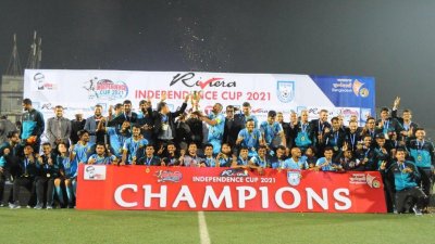 স্বাধীনতা কাপের শিরোপা উদযাপন আবাহনীর