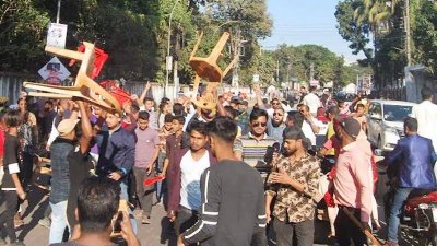 বিএনপি আয়োজিত সিলেটমুক্ত দিবসের সমাবেশে চেয়ার ছোড়াছুড়ি