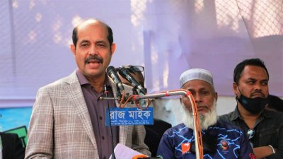 বক্তৃতা করছেন মেয়র মো. আতিকুল ইসলাম