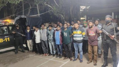 অভিযান চালিয়ে রবিবার বিভিন্ন স্থান থেকে তাদেরকে গ্রেফতার করে র‌্যাব-১১