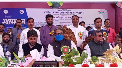 বরগুনায় যুবলীগের সম্মেলনে শেখ ফজলে শামস পরশ ও অন্যরা