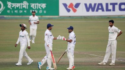 সৌম্য সরকার ও মোহাম্মদ মিঠুনের ব্যাটে লক্ষ্যের পথে মধ্যাঞ্চল
