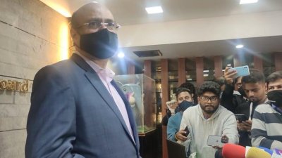 গণমাধ্যমে কথা বলছেন ক্রিকেট পরিচালনা বিভাগের নতুন চেয়ারম্যান জালাল ইউনুস।