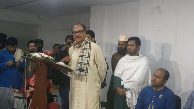 আলোচনা সভায় বক্তব্য রাখছেন আ স ম আবদুর রব