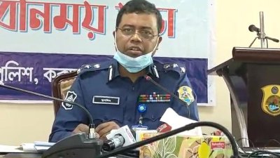 প্রেস ব্রিফিংয়ে তিন জনকে গ্রেফতারের কথা জানান ট্যুরিস্ট পুলিশের চট্টগ্রামের বিভাগের অতিরিক্ত ডিআইজি মোসলেম উদ্দিন