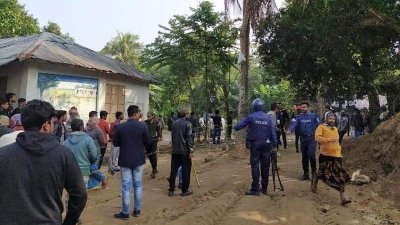 কুমিল্লায় ভোটকেন্দ্রে ককটেল বিস্ফোরণ
