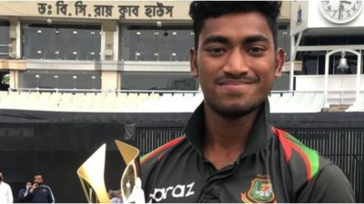 পেস বোলিং অলরাউন্ডার রিপন মণ্ডল।