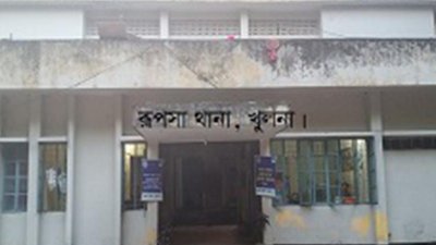 লাশ উদ্ধার করে থানায় নিয়ে গেছে রূপসা থানা পুলিশ