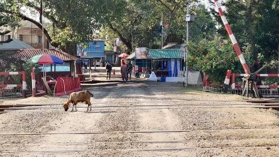 হিলি স্থলবন্দর দিয়ে ভারত-বাংলাদেশের মাঝে পণ্য আমদানি-রফতানি বন্ধ