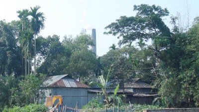 ঘরে ঢুকছে ভাটার কালো ধোঁয়া ও ধুলাবালি