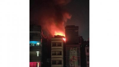 ফানুস থেকে ঢাকার বিভিন্ন স্থানে আগুন লাগার খবর পাওয়া গেছে