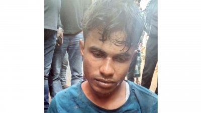 চুরির অভিযোগে গণপিটুনির পর  মাসুদ খানকে পুলিশে সপোর্দ করা হয়
