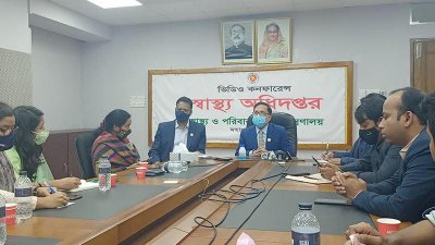 সাংবাদিকদের সঙ্গে আলোচনায় স্বাস্থ্য অধিদফতরের মহাপরিচালক অধ্যাপক ডা. এ বি এম খুরশীদ আলম