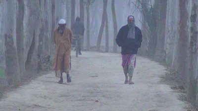 হিলিতে জেঁকে বসেছে শীত