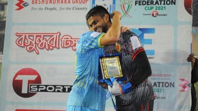 ম্যাচ সেরার পুরস্কার শহিদুলকে দিলেন কলিনদ্রেস