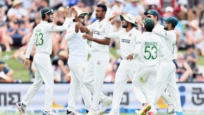 দ্বিতীয় দিনে ঘুরে দাঁড়ানোর প্রত্যাশা বাংলাদেশের