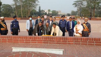 জাতীয় স্মৃতিসৌধে তিন বিচারপতির শ্রদ্ধা