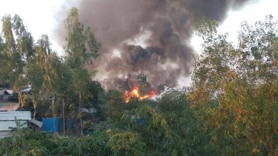 রোহিঙ্গা ক্যাম্পের আগুন