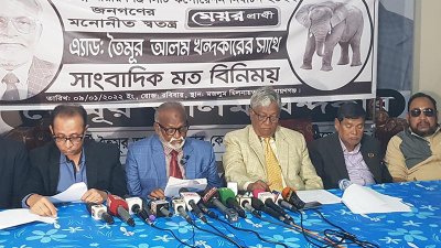 নারায়ণগঞ্জ শহরের মাসদার এলাকার বাসভবনে সংবাদ সম্মেলনে স্বতন্ত্র মেয়র প্রার্থী তৈমুর আলম