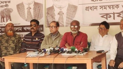 নারায়ণগঞ্জ শহরের মিশনপাড়া এলাকায় সংবাদ সম্মেলন করেন মেয়রপ্রার্থী তৈমুর আলম খন্দকার