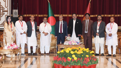 রাষ্ট্রপতি মো. আবদুল হামিদের সঙ্গে বাংলাদেশ ন্যাপের নেতারা