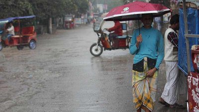 শীত ও বৃষ্টিতে কাবু দিনাজপুরের বাসিন্দারা