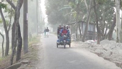 ঘন কুয়াশা ও শৈত্যপ্রবাহে জনজীবন বিপর্যস্ত