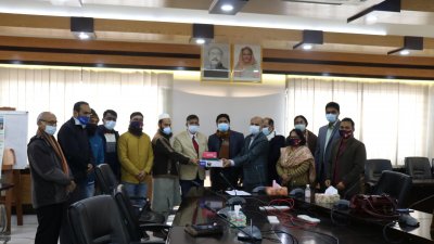 হল সুপারদের হাতে ফার্স্ট এইড কর্নারের চিকিৎসা সামগ্রী তুলে দেওয়া হয়