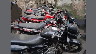 উদ্ধার হওয়া সাত মোটরসাইকেল