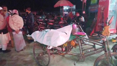 দুর্ঘটনা দেখে উদ্ধারে আসা স্থানীয়দের পিষে দেয় আরেকটি বাস