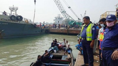 চট্টগ্রামে কর্ণফুলী নদীতে ডিঙি উল্টে রবিবার বাবা-ছেলে তলিয়ে যান (ফাইল ছবি)