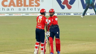আড়াই বছর পর টি-টোয়েন্টিতে হাফসেঞ্চুরি পেলেন সাকিব