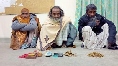 জাবিতে গাঁজাসহ আটক তিন জন