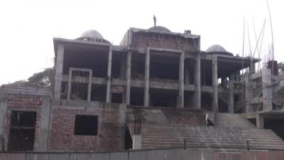 নির্মাণাধীন বারহাট্টা মডেল মসজিদ