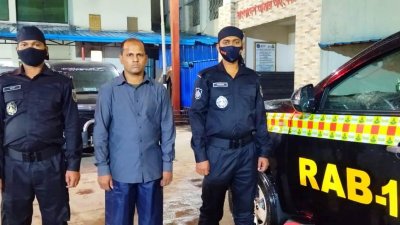 র‍্যাবের অভিযানে গ্রেফতার মোহাম্মদ মনির